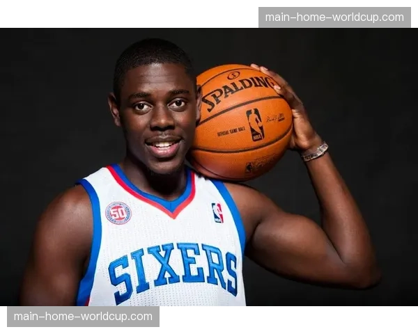 NBA关怀行动举办青少年防守训练营，霍勒迪担任首席导师