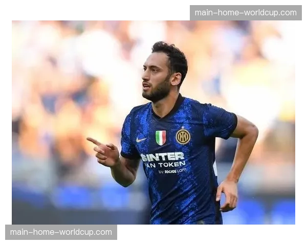 AC米兰1-2遭国际米兰双杀，恰尔汗奥卢助攻梅开二度